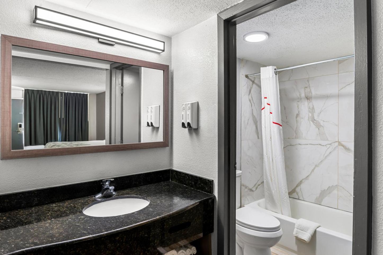 Red Roof Inn Richmond - Airport แซนด์สตัน ภายนอก รูปภาพ